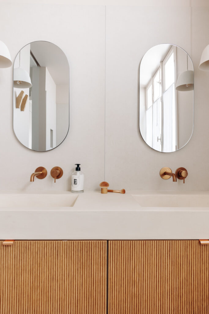 personnalisation meuble salle de bain Leroy Merlin avec façades bocklip en plissé